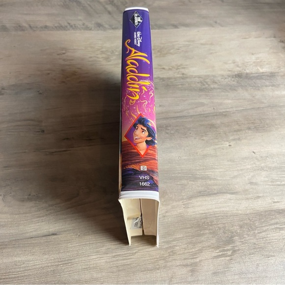 Disney’s Aladdin VHS Video Tape Black Diamond Classic Movie Clamshell Case - Picture 2 of 5